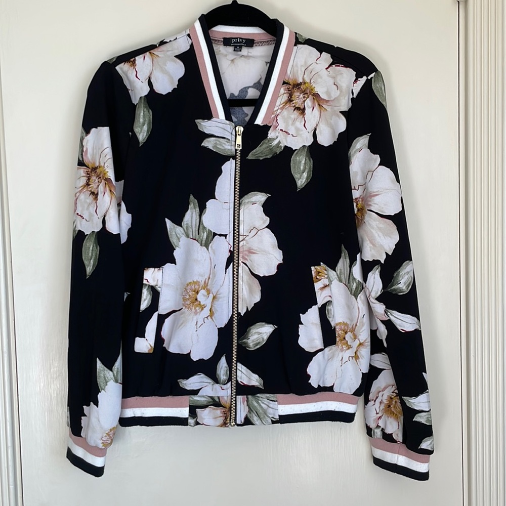🌸 Floral Bomber in Great Condition